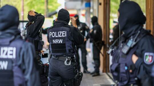 Groß angelegte Razzia gegen Geldwäscher und "Hells Angels" Groß angelegte Razzia gegen Geldwäscher und "Hells Angels"