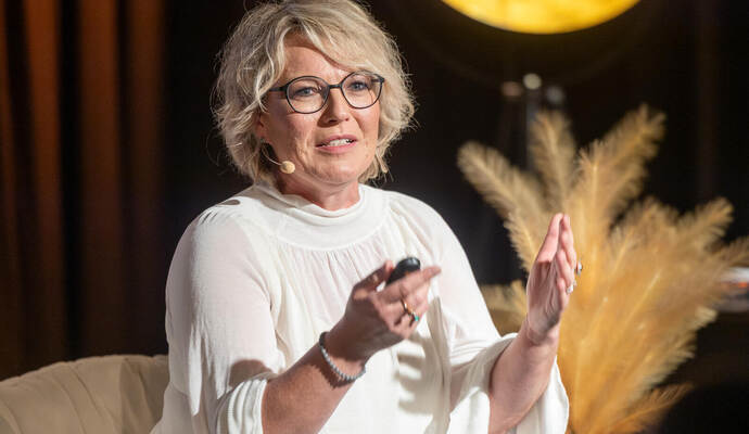 Neu-Pforzheimerin Andrea Ballschuh spricht über ihre Medien-Karriere und den Lebenssinn