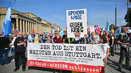 Friedensdemonstrationen gegen Aufrüstung und Krieg in Stuttgart Friedensdemonstrationen gegen Aufrüstung und Krieg in Stuttgart