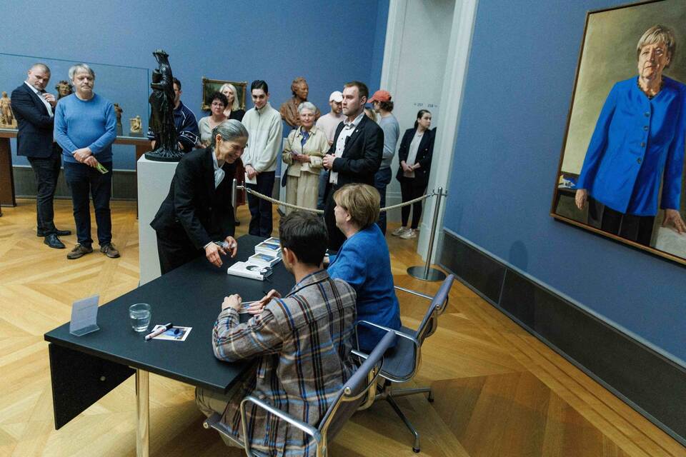 Bundeskanzlerin a.D. Merkel signiert Kunstpostkarten Bundeskanzlerin a.D. Merkel signiert Kunstpostkarten