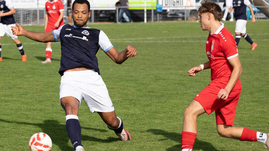 Den entscheidenden Tick besser war der FSV Buckenberg – links mit Marcus Chibueze Owoh – gegen Fatihspor und Luca Hoffmann. Ralf