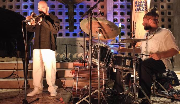 Magische Momente in Pforzheims Matthäuskirche: Drei Jazzmusiker werden zu Klangzauberern