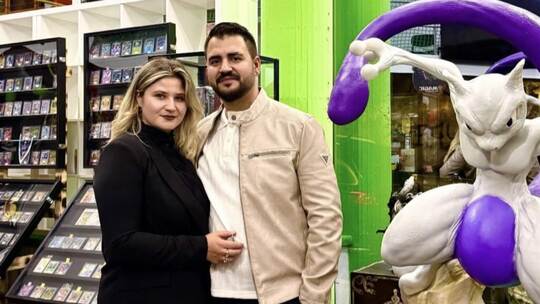 Abdullah Caliskan verwirklicht gemeinsam mit Ehefrau Saadet seinen Traum vom eigenen Sammelkarten-Geschäft. Abdullah Caliskan