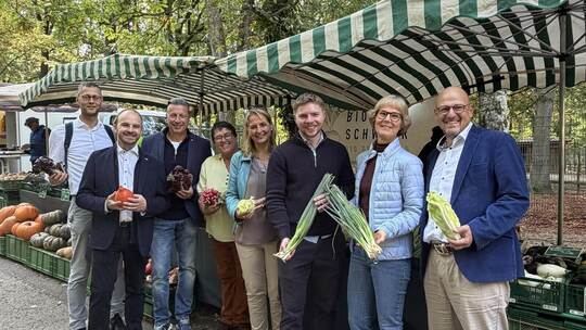 Sie freuen sich über viele Besucher des Bio-Markts: Dezernent Holger Nickel, Landtagsabgeordneter und Stadtrat Andreas Renner (C