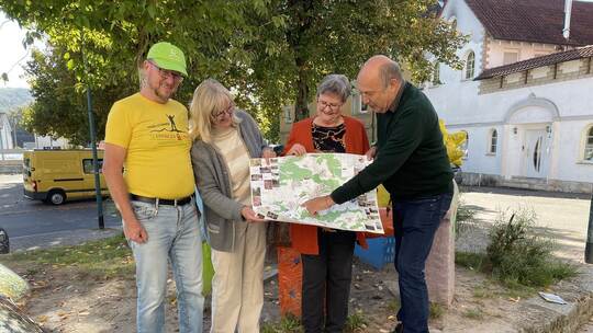 Noch sind die Wanderrouten in Planung, aber mit einem querbaren Enzsteg wäre vieles einfacher: Ulrich Gommel, Vorsitzender des A