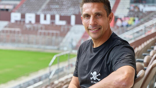 Neue Heimat Millerntor: Marcel Rapp hat beim FC St. Pauli das Kommando übernommen. Foto: Georg Wendt/dpa Vorstellung neuer Cheftrainer beim FC St. Pauli