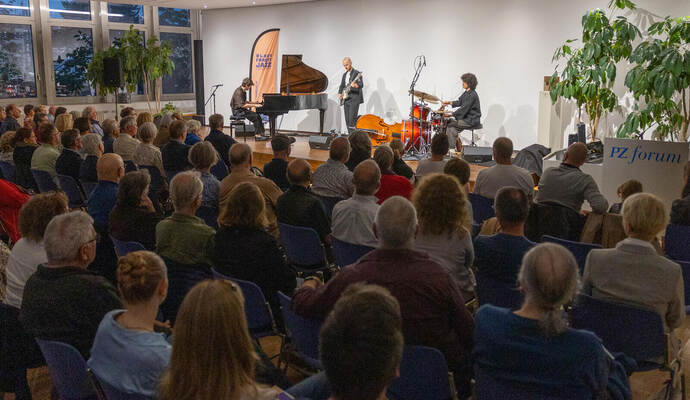 Luca Sestak Trio im PZ-Forum: Charmanter Jazz mit Bach und Chopin