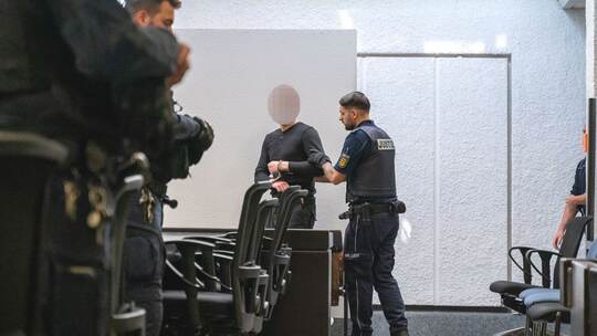 Prozessauftakt nach Attacke auf vermeintliches Antifa-Mitglied Prozessauftakt nach Attacke auf vermeintliches Antifa-Mitglied