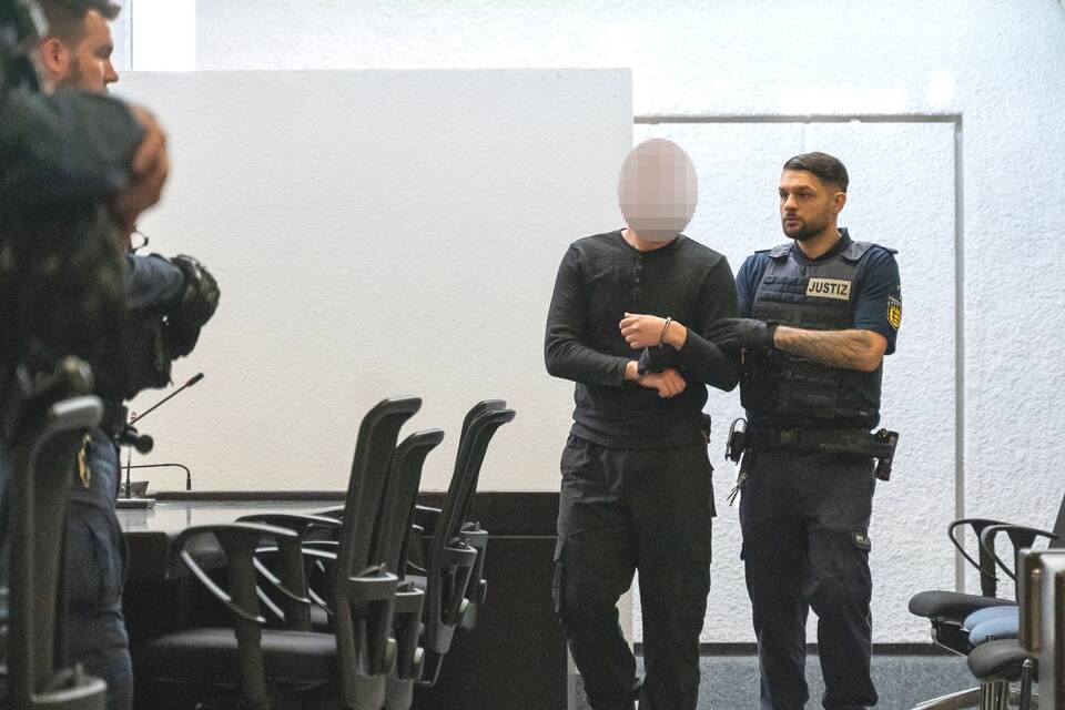 Prozessauftakt nach Attacke auf vermeintliches Antifa-Mitglied Prozessauftakt nach Attacke auf vermeintliches Antifa-Mitglied