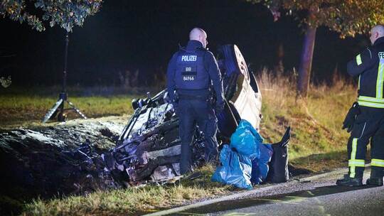 Tote bei Unfall auf Landesstraße in Brandenburg Tote bei Unfall auf Landesstraße in Brandenburg