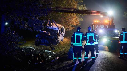 Tote bei Unfall auf Landesstraße in Brandenburg Tote bei Unfall auf Landesstraße in Brandenburg