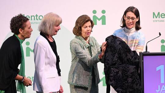 Königin Silvia von Schweden verleiht «Mentor-Zukunftspreis»