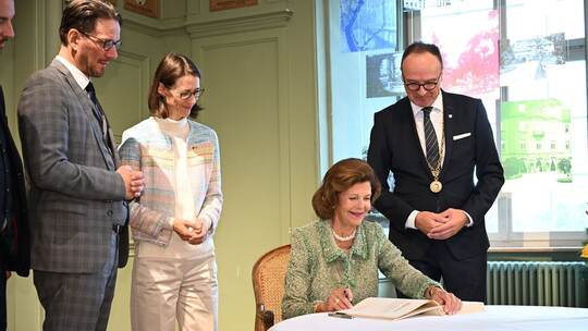 Königin Silvia feiert Jubiläum der Mentor-Stiftung