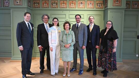 Königin Silvia feiert Jubiläum der Mentor-Stiftung