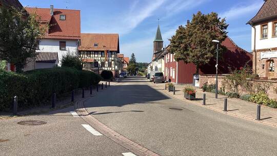 In der Grunbacher Ortsdurchfahrt gilt bald Tempo 30. Ob eine 30er-Zone in der Eichbergstraße eingerichtet wird, ist derzeit noch