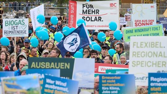 Demonstration für Erneuerbare Energien Demonstration für Erneuerbare Energien