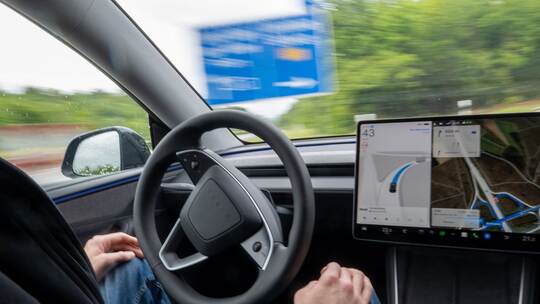 Teslas Fahrassistenzsystem Teslas Fahrassistenzsystem