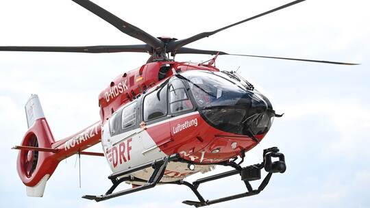 Auto überschlägt sich bei Ulm: Drei Menschen schwer verletzt