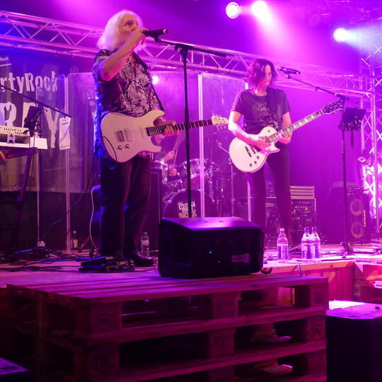 Sorgen bis tief in die Nacht für besten Rock: Die Band Echo Ray. Foto: Fux