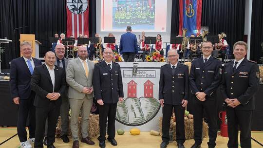 Hoher Festbesuch: Erster Landesbeamter des Kreises Calw Frank Wiehe (von links), Landtagsabgeordneter Miguel Klauß, Bürgermeiste