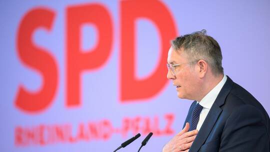 Schweitzer nach Wahlniederlage auf Parteitag Schweitzer nach Wahlniederlage auf Parteitag