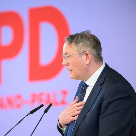 Schweitzer nach Wahlniederlage auf Parteitag