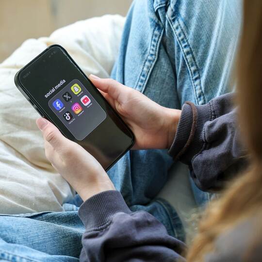 Social-Media-Nutzung von Jugendlichen Social-Media-Nutzung von Jugendlichen