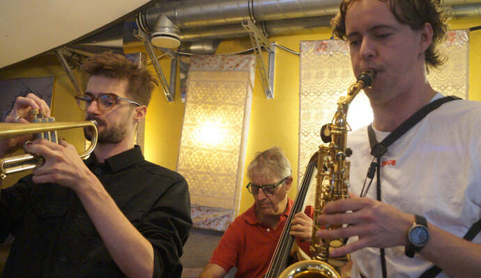 Großer Jazz auf kleinem Raum: Max Diller und Band treten im Café Roland