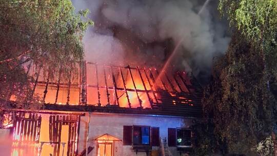 Haus komplett in Flammen in Altensteig