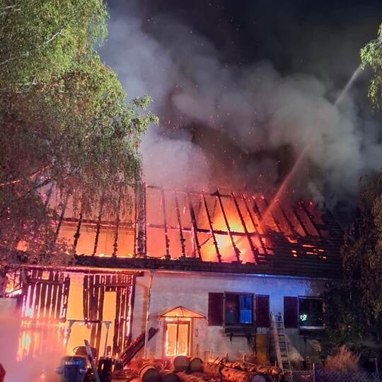 Haus komplett in Flammen in Altensteig