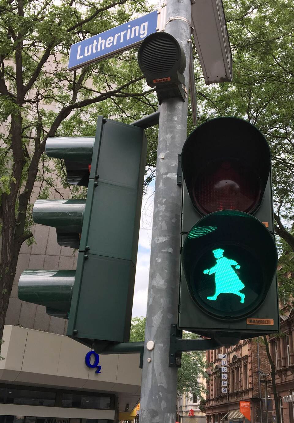 Ost-Ampelmännchen wird 65 Ost-Ampelmännchen wird 65