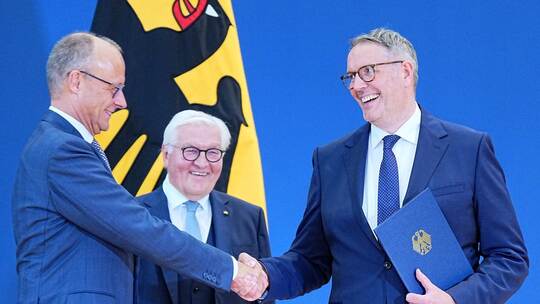 Ernennungsurkunde für Arbeitsminister Schweitzer