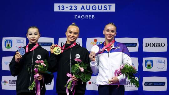 Angelina Melnikowa (M) und Anna Kalmykowa (l) Angelina Melnikowa (M) und Anna Kalmykowa (l)