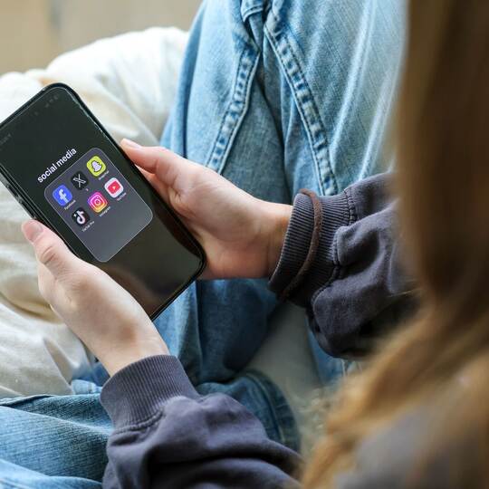 Social-Media-Nutzung von Jugendlichen Social-Media-Nutzung von Jugendlichen