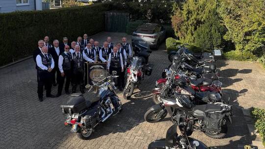 Besuch von der motorradfahrenden Wanderloge „Brothers of Hiram“ aus England hat die Pforzheimer Freimaurerloge Reuchlin vor kurz