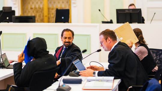 Prozess gegen Ehepaar u.a. wegen Störung der Totenruhe Prozess gegen Ehepaar u.a. wegen Störung der Totenruhe