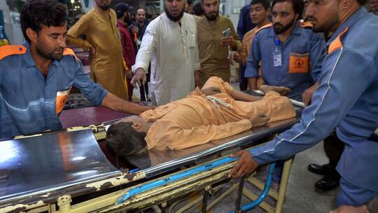 Schuldach in Pakistan stürzt ein Schuldach in Pakistan stürzt ein