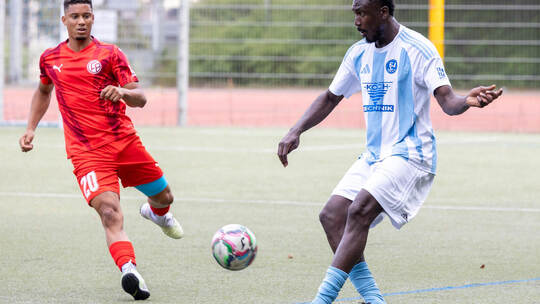 Patrick Souza (links) und der 1. FC 08 Birkenfeld wollen im Spiel gegen Nußbaum den nächsten Dreier. Foto: Ralf Becker