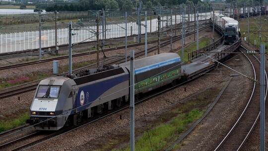 Kleinbus rammt Zug am Kanaltunnel - 19 Verletzte Kleinbus rammt Zug am Kanaltunnel - 19 Verletzte