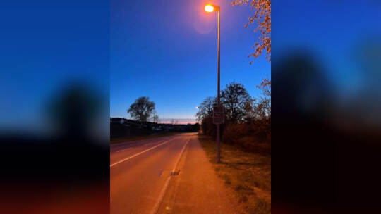 Manchmal schaltet sich die Straßenbeleuchtung ein – manchmal aber auch nicht.