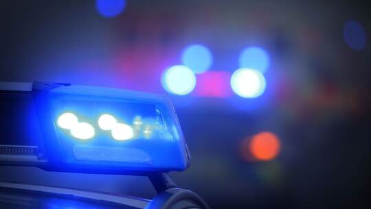 Polizeiauto mit Blaulicht - Symbolbild Polizeiauto mit Blaulicht - Symbolbild