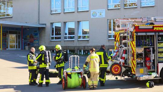 Gasaustritt an Schule - mehrere Kinder verletzt