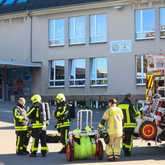 Gasaustritt an Schule - mehrere Kinder verletzt