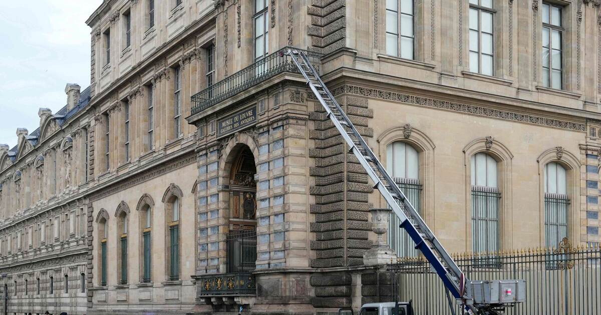 The Louvre heist: One year later, the emptiness remains.