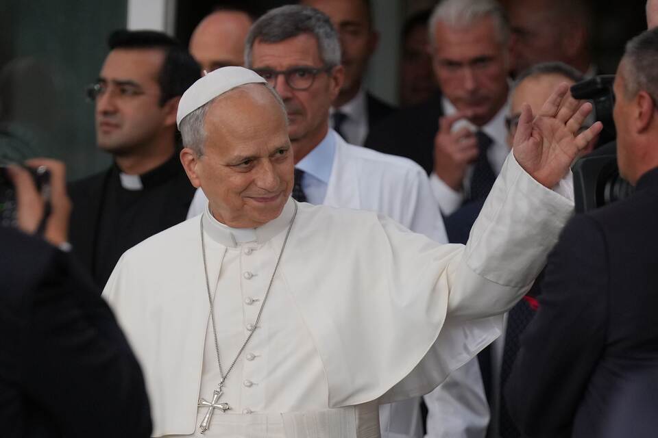 Papst Leo XIV verlässt Krankenhaus Papst Leo XIV verlässt Krankenhaus