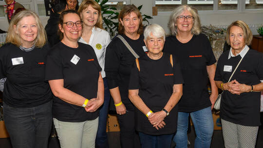 Präsidentin Astrid Diel, Sabrina Könne, Liane Bley, Renate Schöler, Brigitte Prutner, Susanne Wendlberger und Ute Vogel (von lin