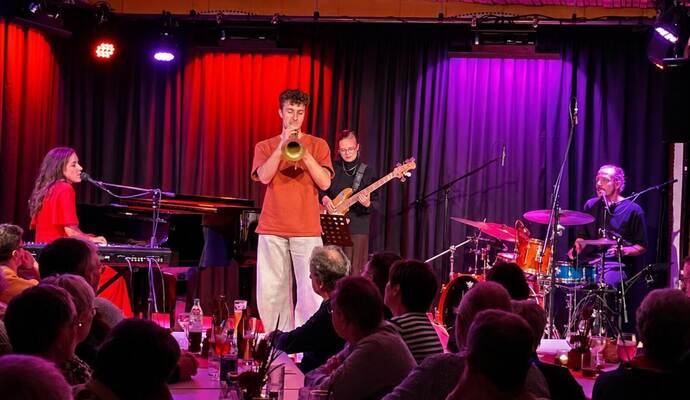Mal mit Zartheit, mal mit Kraft: Mühlhausener Musiktage starten mit umjubelten Jazzkonzert
