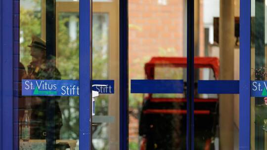 Zwei Frauen nach Angriff in Seniorenheim außer Lebensgefahr Zwei Frauen nach Angriff in Seniorenheim außer Lebensgefahr