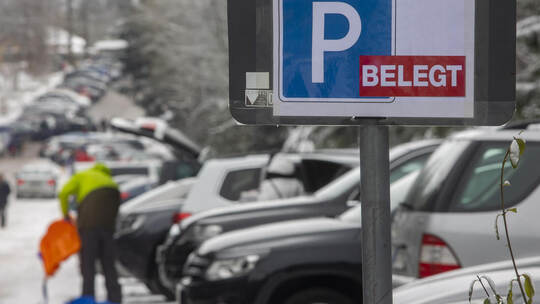 Parkplätze sind bisweilen Mangelware in Dobel. Archivfoto: Meyer Dobel Corona Auto Chaos