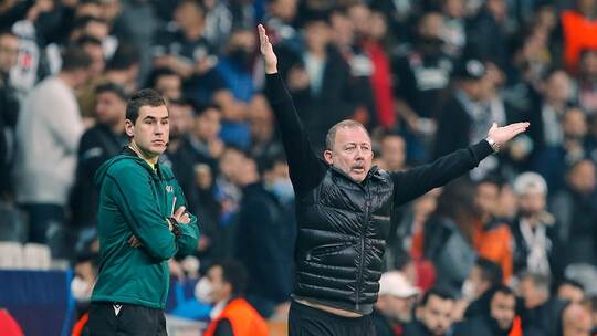 Türkei präsentiert neuen Fußball-Nationaltrainer Türkei präsentiert neuen Fußball-Nationaltrainer